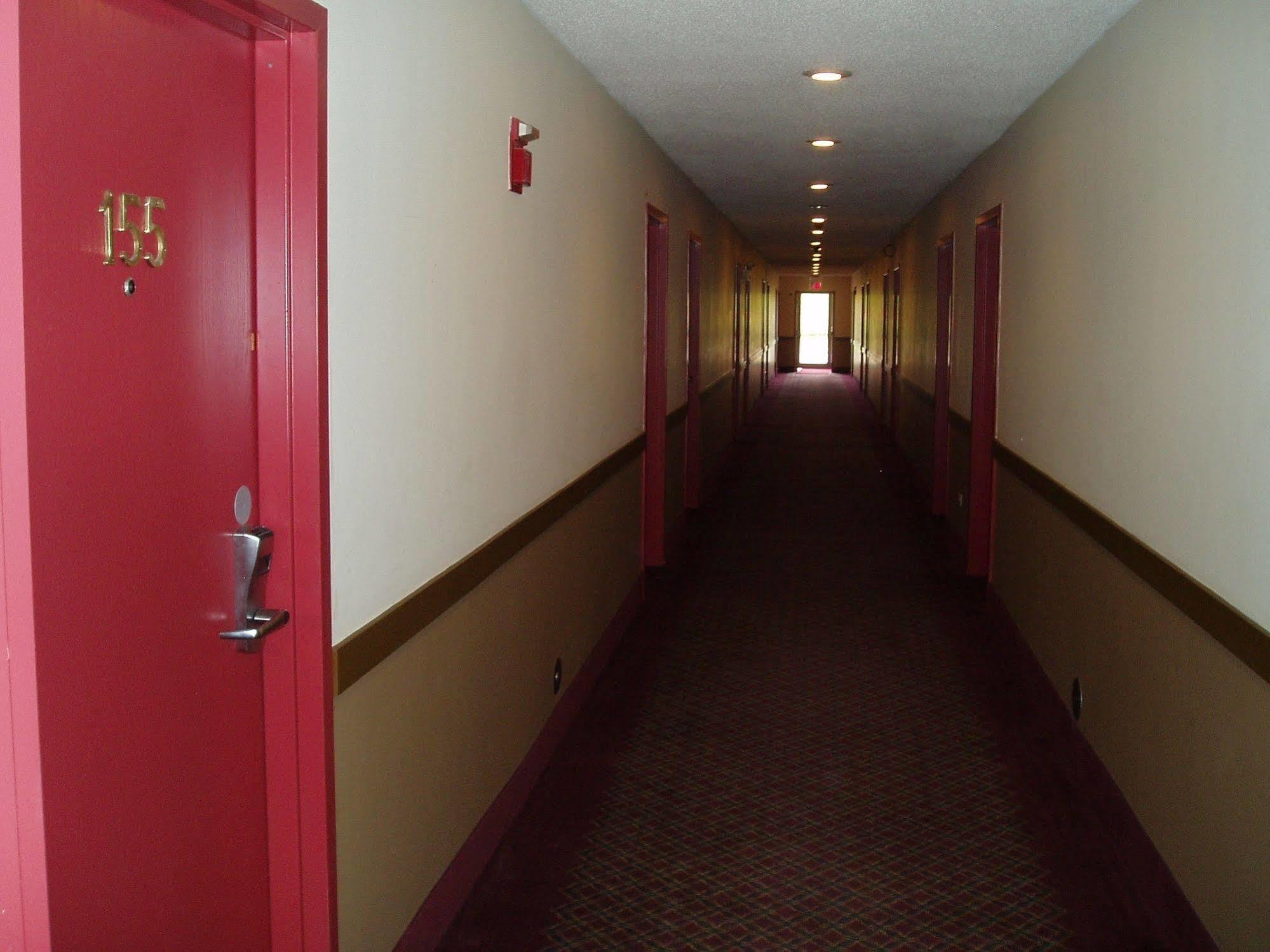 Knights Inn - Wilmington Уилмингтон Экстерьер фото